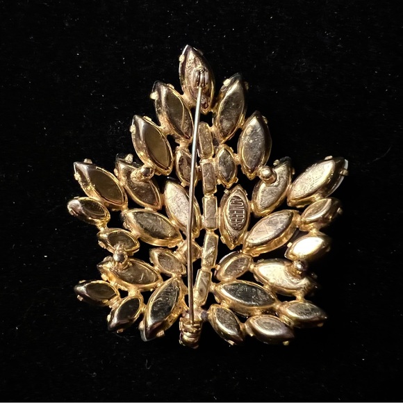Dazzling Vintage Regency Signed Aurora Borealis & Gold Rhinestone Leaf Brooch - Picture 4 of 4